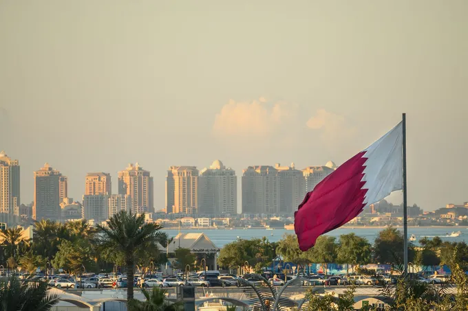 محادثات الدوحة بين واشنطن وطهران: تقدم إيجابي وسط خلافات داخلية إيرانية وتقارير عن صفقة هرمز