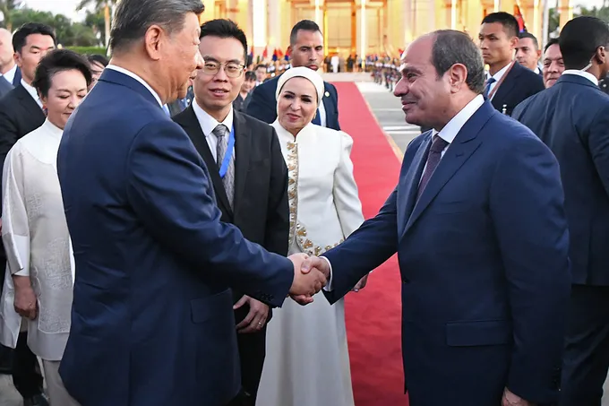 شي جينبينغ يزور القاهرة ويدعو إلى رفض التدخل الخارجي في الشرق الأوسط