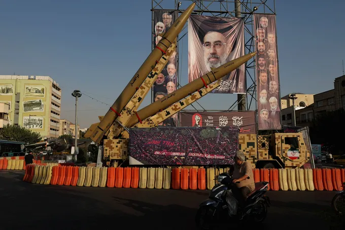ترامب يتوقع محادثات جديدة مع إيران وسط تصعيد حول مضيق هرمز