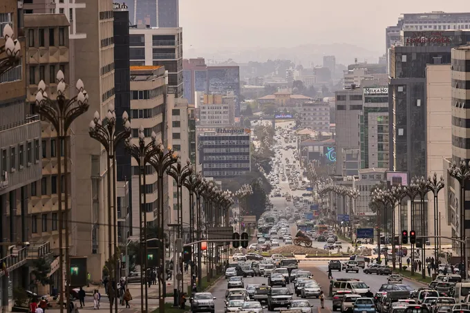 إثيوبيا تغلق سفارتها في إريتريا وتطرد 10 دبلوماسيين وسط انفجارات في أديس أبابا