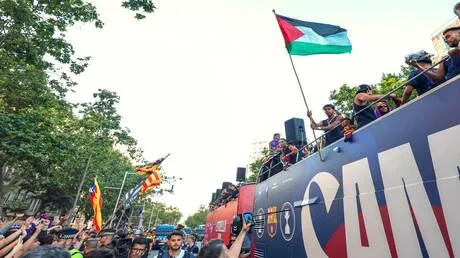 رفع يامال علم فلسطين: بين الفخر الإسباني والتوتر الدبلوماسي مع إسرائيل