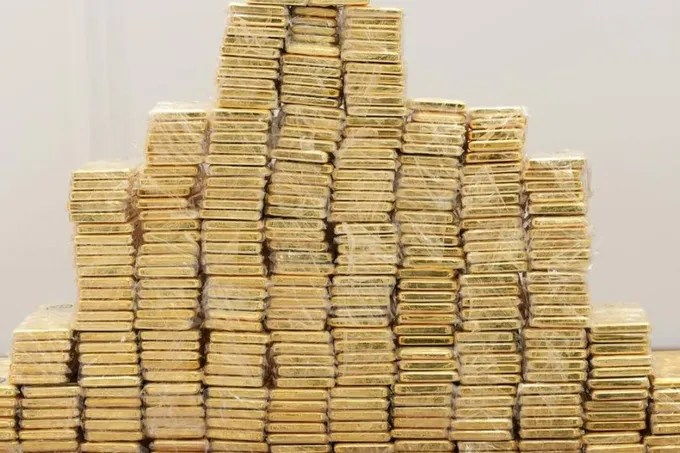 القضاء العراقي يسترد 375 كيلوغراماً من الذهب ويحجز عقارات بـ69 مليار دينار في قضية وكيل وزارة النفط