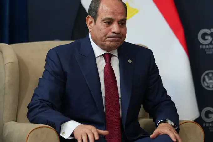 هجوم مسيّرة على ميناء دمياط يفتح جدلاً حول المسؤول والرسائل الإقليمية