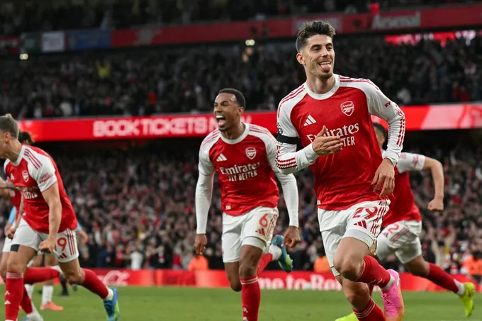 أرسنال يُحقق لقب الدوري الإنجليزي الممتاز بعد غياب 22 عاماً