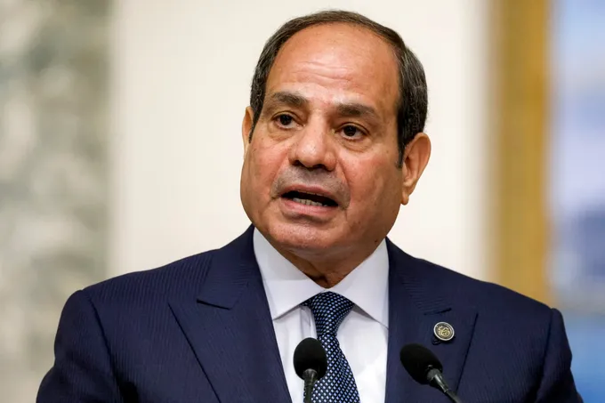 السيسي يؤكد أن الدستور المصري «لن يمسه أحد» ويكشف تفاصيل مرحلة ما بعد 2011