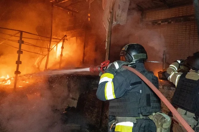 هجمات متبادلة بالمسيّرات والصواريخ بين روسيا وأوكرانيا وسط تصعيد جوي واسع