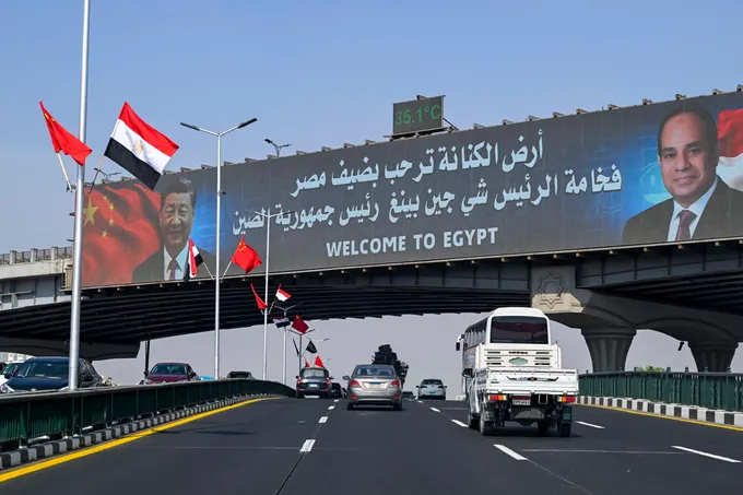 شي جين بينغ في القاهرة: فرصة اقتصادية أم مناورة في التنافس الكبير؟
