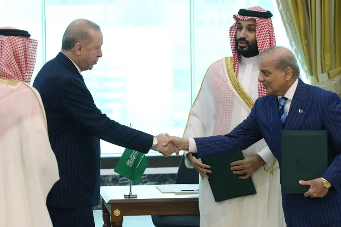 هجمات الحوثيين على السعودية تُصعّد التوترات وتُربك المشهد الإقليمي