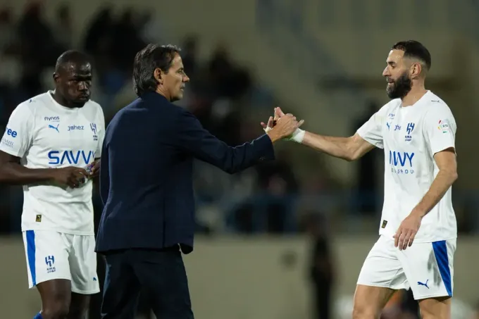 الهلال يفتتح موسمه بفوز على الفيصلي وسط تقارير عن خلاف بين بنزيما وإنزاغي