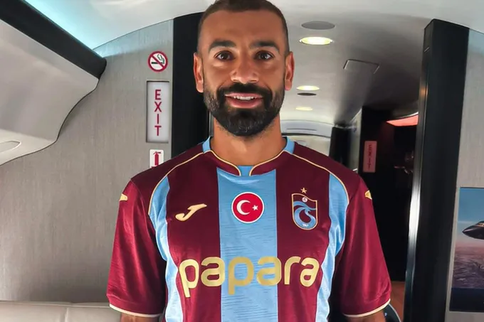 محمد صلاح يصل إسطنبول ويجتاز الفحص الطبي تمهيداً للتعاقد مع طرابزون سبور