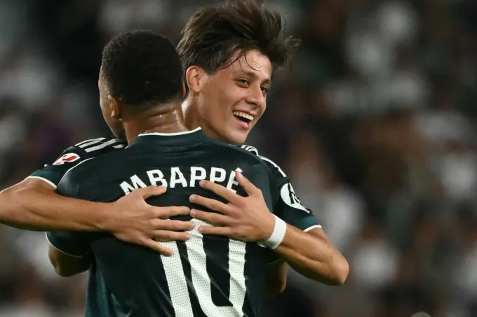 ريال مدريد يتخطى إلتشي 3-2 بهدف قاتل ويعادل برشلونة في صدارة الليغا