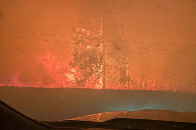 إعلان حالة الطوارئ في بريتيش كولومبيا وإجلاء أكثر من 20 ألف شخص جراء حرائق الغابات