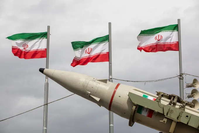 ترامب يتوعد بضرب إيران بعد هجوم صاروخي استهدف قواعد أمريكية في الأردن