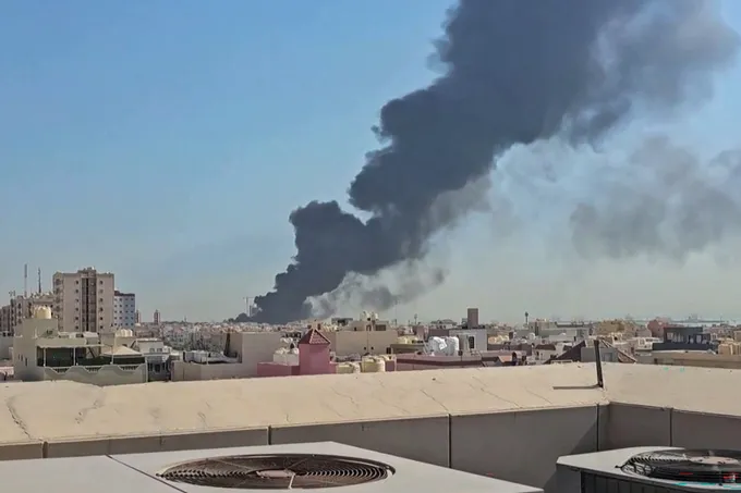 الليلة العاشرة من الضربات الأمريكية الإيرانية المتبادلة: طهران تستهدف الكويت والبحرين والأردن