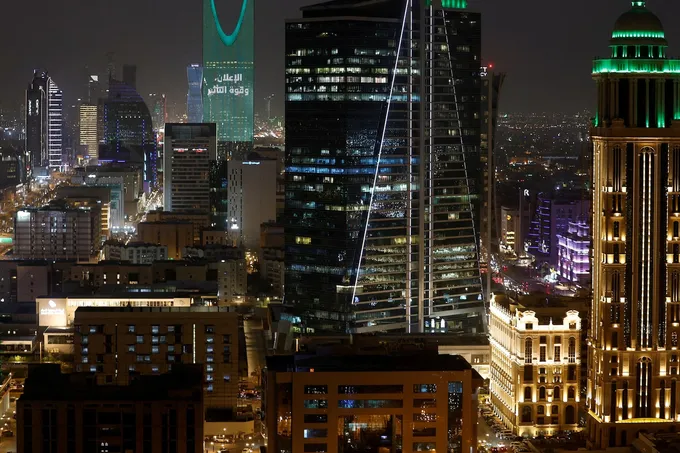 الميزانية السعودية تسجل عجزاً تراكمياً بالنصف الأول رغم تراجع العجز الفصلي 70% في الربع الثاني