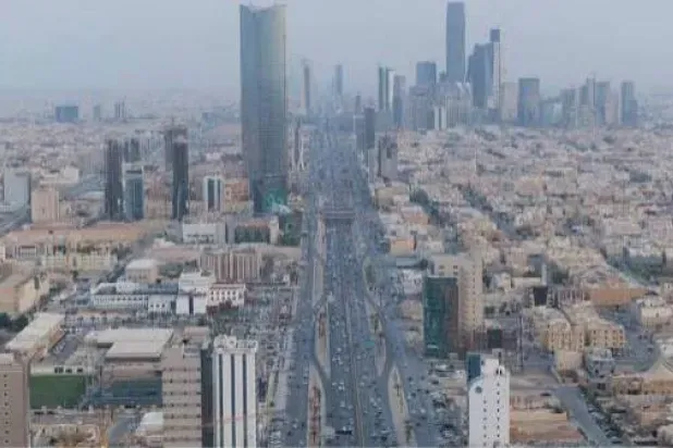 الميزانية السعودية: إيرادات تقفز 12% في الربع الثاني وعجز يتراجع 70%