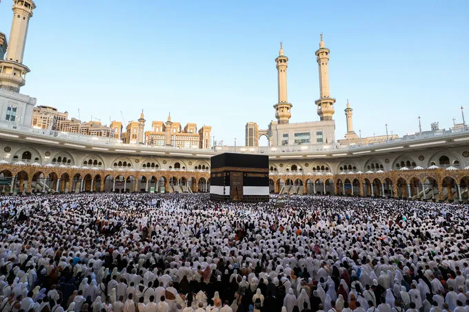 اعتقال شخص أثار الهلع في مكة وسط تداول مقاطع مضللة عن عملية انتحارية