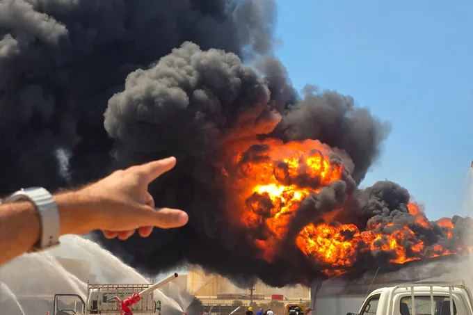 هجمات متكررة بالمسيّرات تستهدف مصفاة الزاوية النفطية ومحطة كهرباء غرب ليبيا