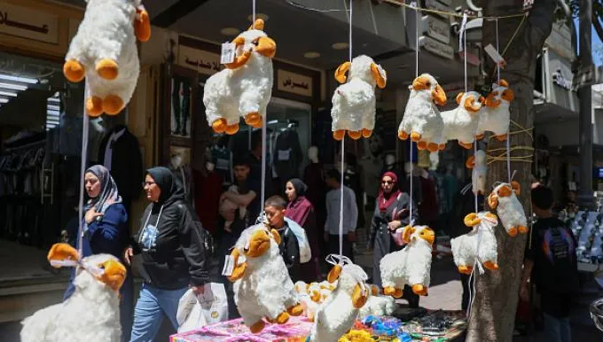 عيد الأضحى في ظل الأزمات: قيود الاحتلال في الضفة وأسعار الأضاحي الباهظة في سوريا