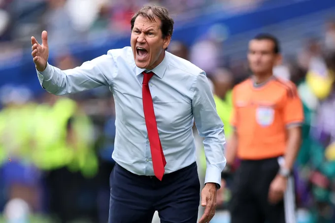 غايي يقاطع منتخب السنغال احتجاجاً على الجهاز الفني بعد الخروج من المونديال