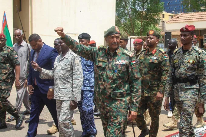 البرهان يتعهد بمواصلة الحرب والأمم المتحدة تحذر من كارثة إنسانية في السودان