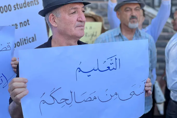 إغلاق طريق دمشق - السويداء قبيل الامتحانات الاستثنائية يُفجّر جدلاً حول دوافعه وشرعيته