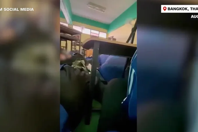 مراهق يقتل جديه وستة أشخاص في هجوم مسلح داخل مدرسة قرب بانكوك