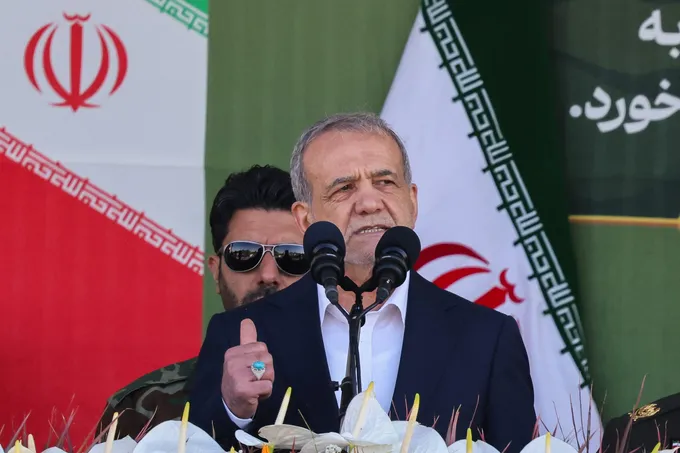 بيزشكيان يتعهّد بالعودة إلى مذكرة التفاهم مع واشنطن فور التزامها بها