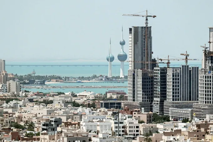 الجيش الكويتي يتصدى لأهداف جوية معادية وإيران تعلن تدمير منصات «هيمارس» كويتية
