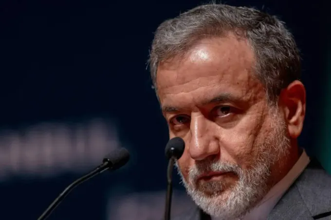 دعوات دولية وإقليمية لضبط النفس في أعقاب التبادل العسكري الأمريكي الإيراني