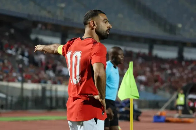 أزمة معسكر مصر: صلاح يغادر وأنباء عن دراسة اعتزال الدولي
