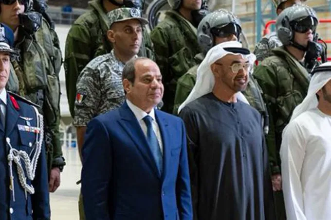 زيارة السيسي ومحمد بن زايد لمفرزة المقاتلات المصرية: تعزيز للتحالف أم استرضاء رمزي؟