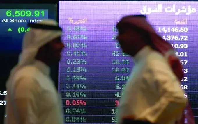 أسواق الخليج تتراجع في ظل تصاعد التوترات الإقليمية وضغوط الفائدة