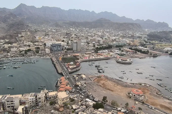 شرطة عدن تحبط مخططاً لاستهداف قوات أمنية ومنشآت حيوية