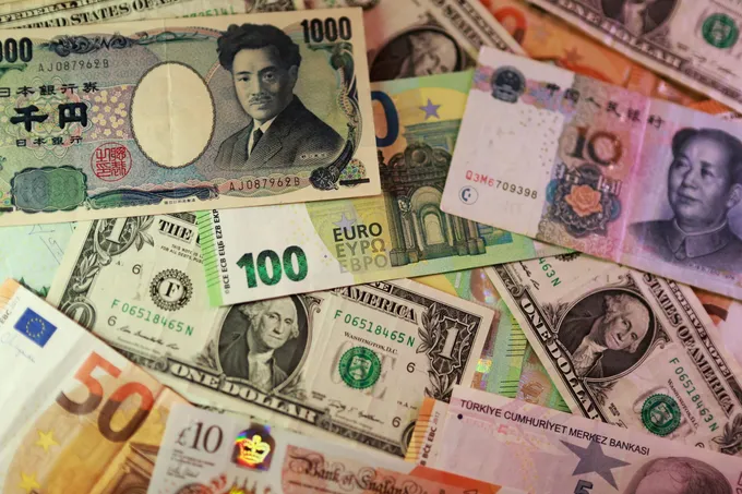 الديون الأوروبية في مواجهة الاحتجاجات: تصاعد الأعباء المالية وتراجع التصنيفات الائتمانية