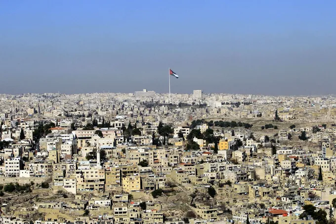 الأردن يعترض صواريخ ومسيّرات إيرانية ودول الخليج تدين الهجمات وتطالب مجلس الأمن بالتحرك