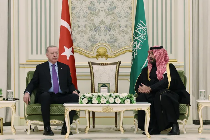 السعودية وتركيا وباكستان توقّع اتفاقية دفاع مشترك في جدة