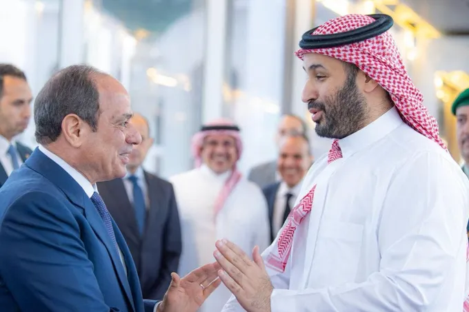 ولي العهد السعودي يزور القاهرة لبحث العلاقات الثنائية وتطورات المنطقة
