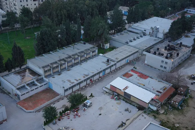 إسرائيل تُخلي مقار الأونروا بالقوة في القدس وقطر تدين الاستهداف الممنهج