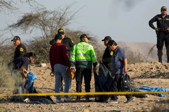 مقتل 13 شخصاً في تحطم طائرة سياحية فوق موقع خطوط نازكا الأثري في بيرو