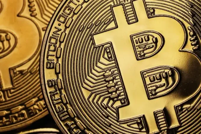 البيتكوين تهبط إلى أدنى مستوى في 6 أسابيع وسط توترات الشرق الأوسط