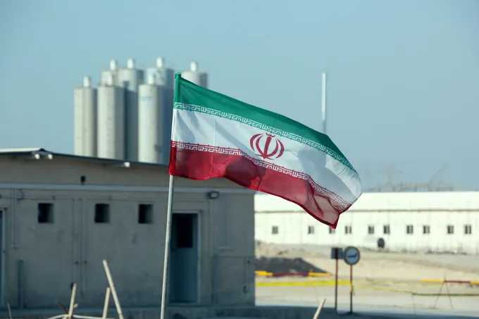 تقارير: إيران نقلت أجهزة طرد مركزي ويورانيوم عالي التخصيب إلى منشآت محصنة تحت الأرض