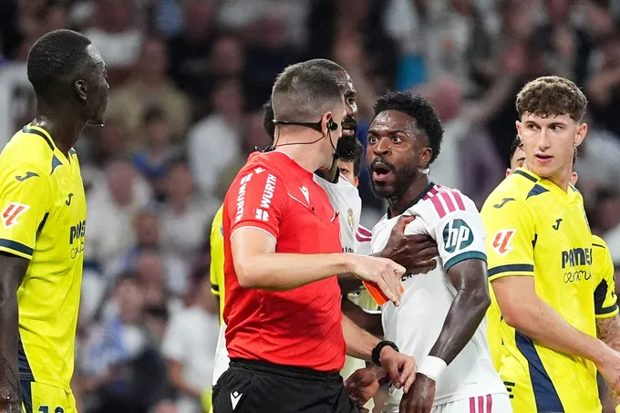 ريال مدريد يتجاوز فياريال 1-0 في لاليغا وسط طرد فينيسيوس