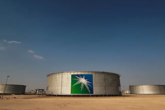 الحوثيون يستهدفون منشآت أرامكو السعودية وأسعار النفط ترتفع إلى أعلى مستوياتها في ستة أسابيع