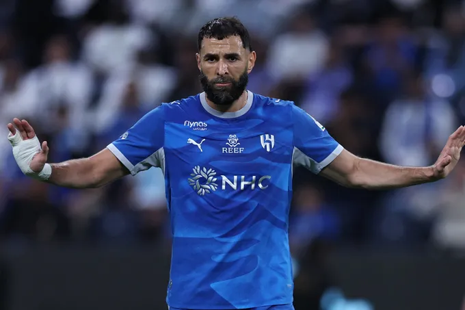 الهلال السعودي يُنهي عقد بنزيما بالتراضي بعد ستة أشهر