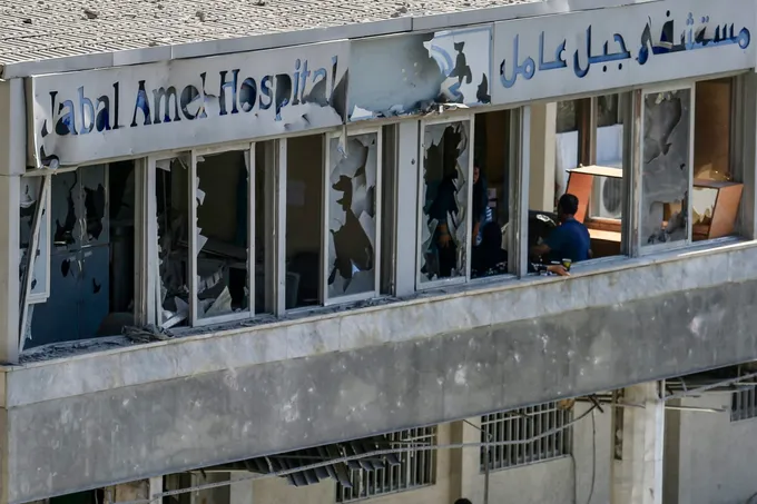 غارة إسرائيلية على محيط مستشفى جبل عامل في صور تودي بحياة 4 أشخاص وتُصيب 127