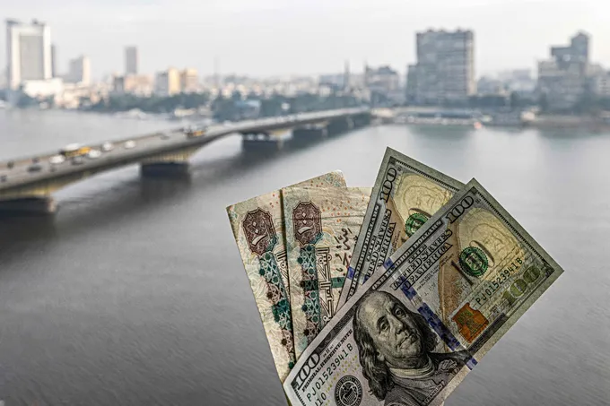 مؤشرات اقتصادية مصرية إيجابية: الاحتياطي النقدي يتجاوز 53 مليار دولار وصادرات الملابس ترتفع 15%