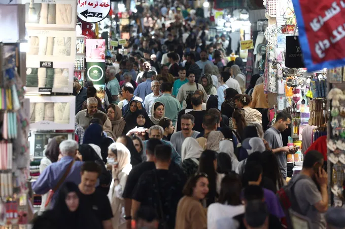وزيرا خارجية عُمان وإيران يبحثان الملاحة في هرمز واستئناف الحوار