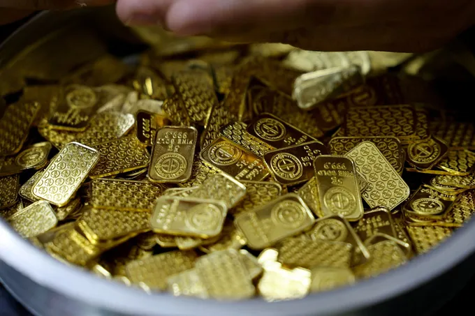 الذهب يسجل أفضل مكاسب أسبوعية منذ يناير وسط تباين في قراءة المحركات