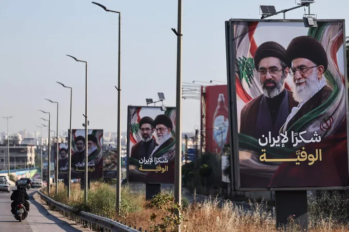 واشنطن تفرض عقوبات على 13 فرداً وكياناً إيرانياً مرتبطين بالمرشد والحرس الثوري